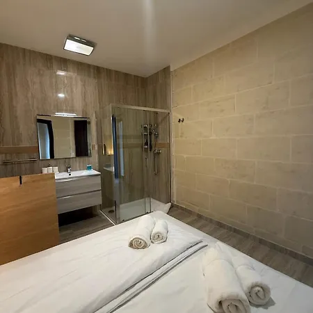 Privatunterkunft Highlands Gozo Modern House With Pool & Views