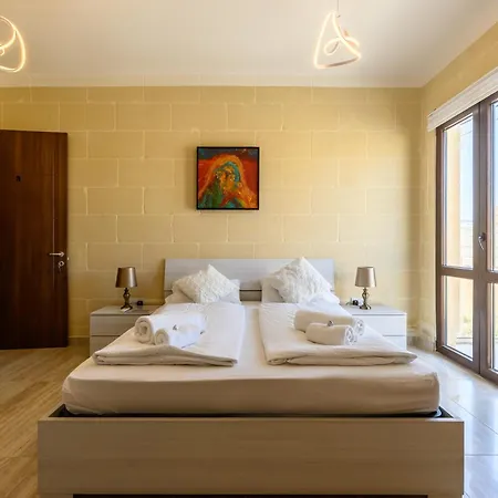 Staytopus Highlands Gozo Pool & View בית אירוח