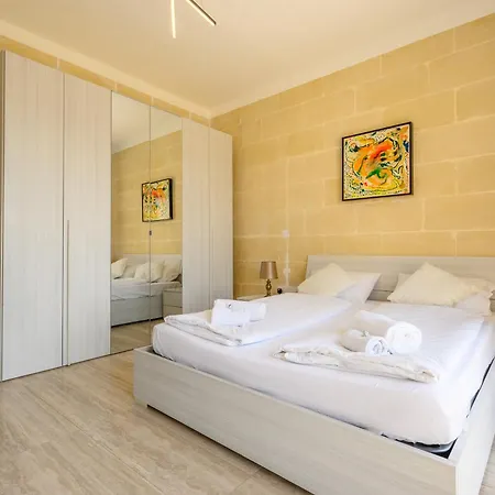בית אירוח Staytopus Highlands Gozo Pool & View *