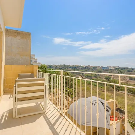 Staytopus Highlands Gozo Pool & View בית אירוח Xagħra