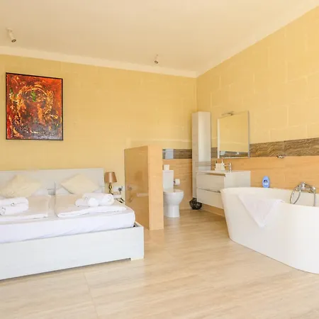 Staytopus Highlands Gozo Pool & View *
