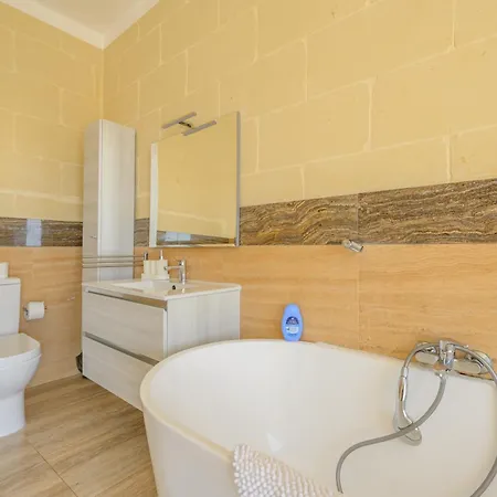 Staytopus Highlands Gozo Pool & View Xagħra