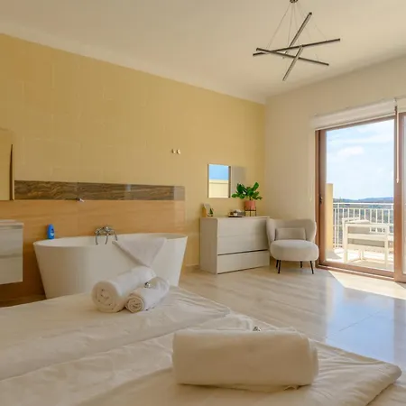 Staytopus Highlands Gozo Pool & View בית אירוח Xagħra