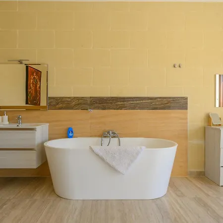 בית אירוח Staytopus Highlands Gozo Pool & View Xagħra