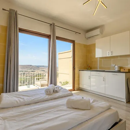 בית אירוח Staytopus Highlands Gozo Pool & View