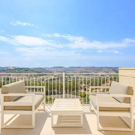 Staytopus Highlands Gozo Pool & View בית אירוח *
