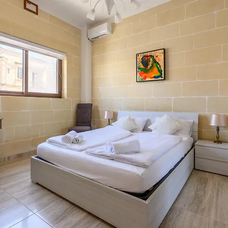 Staytopus Highlands Gozo Pool & View בית אירוח