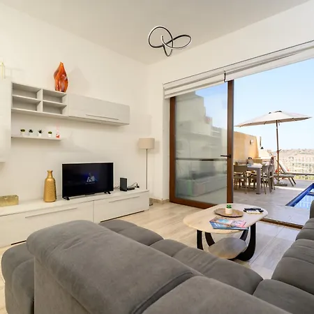 Staytopus Highlands Gozo Pool & View בית אירוח Xagħra
