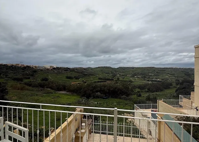 Highlands Gozo Modern House With Pool & Views Privatunterkunft