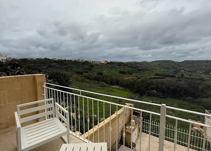 Privatunterkunft Highlands Gozo Modern House With Pool & Views *
